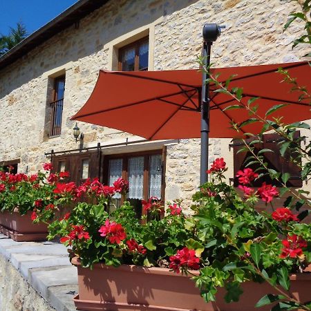 Appartement Les dessous de la grange à Larroque-Toirac Extérieur photo